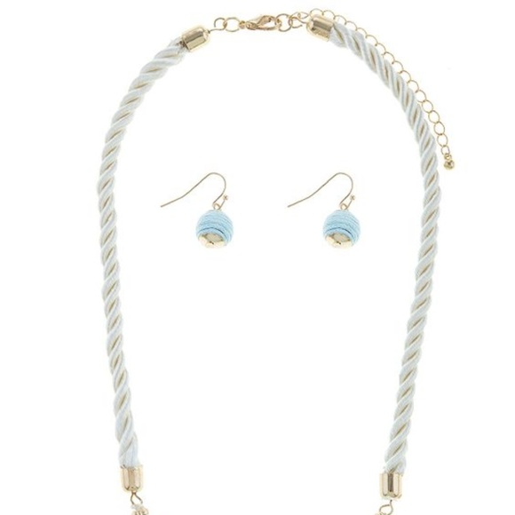 Light blue & white thread ball necklace set - Picture 2 of 4